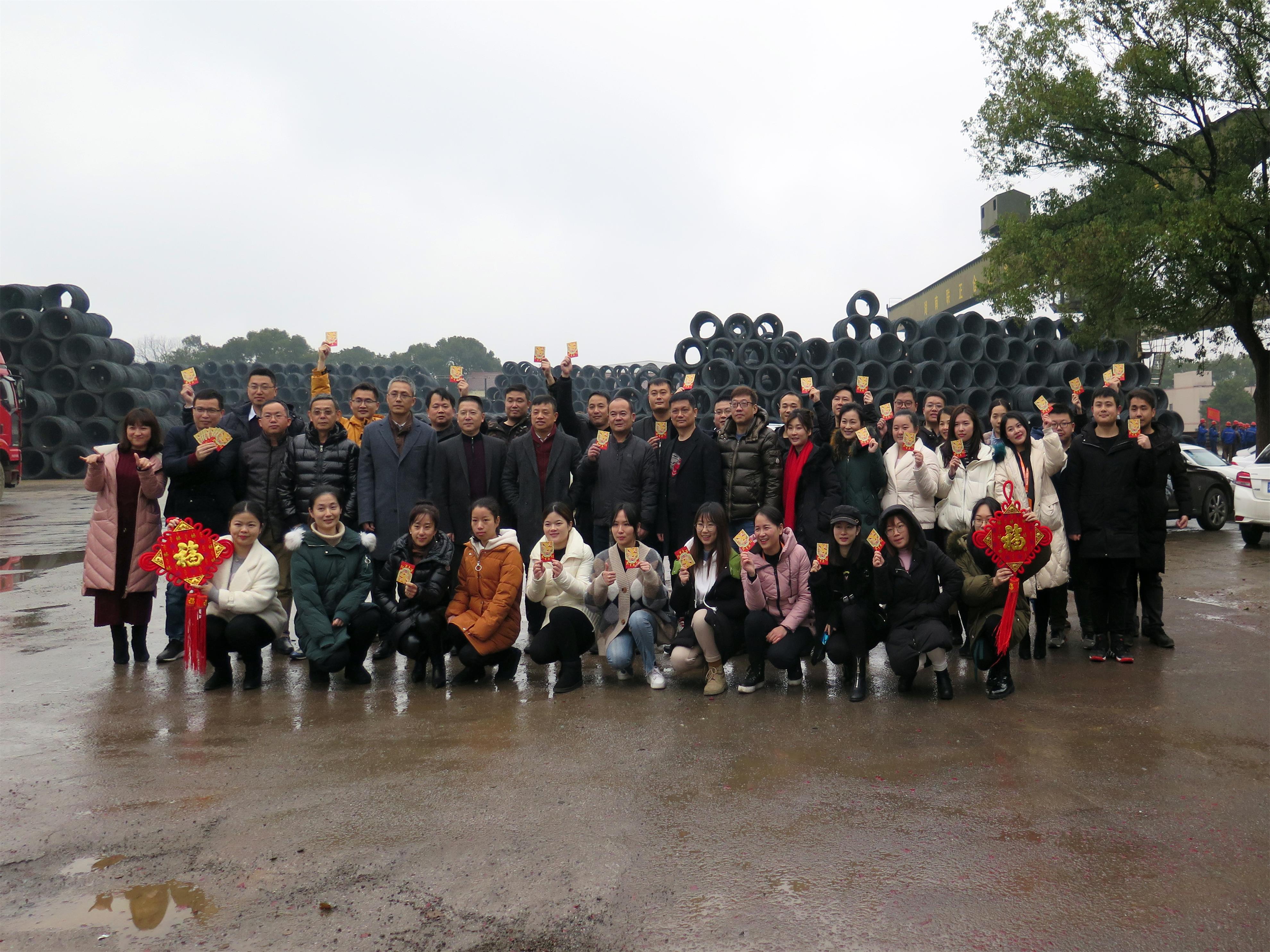 2019年聯創集團開工拜年活動-送福集體照